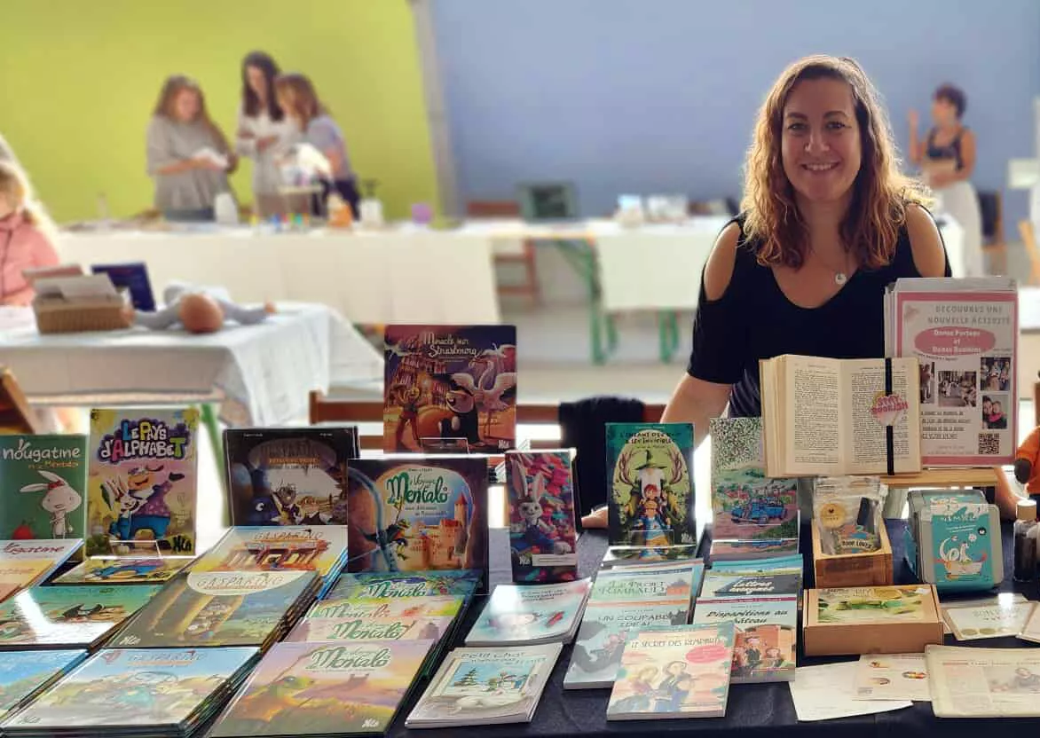 Alexia de NLA Créations, sourire aux salons du livre